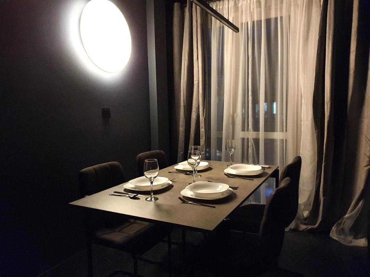 Blacknight Apartment - Self Check-In 24H ヴロツワフ エクステリア 写真